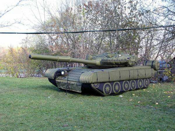 岳普湖陆地军事假目标坦克